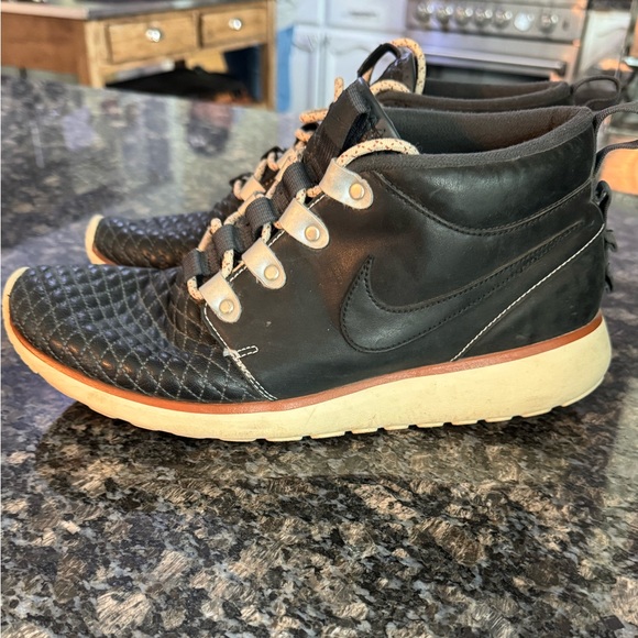 Nike‎ Roshe Run Sneakerboot QS Hiking. Trail Shoes Size10.5 Sneakers High Top